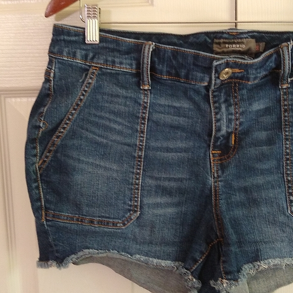 Torrid jeans shorts size 14 - Picture 3 of 7